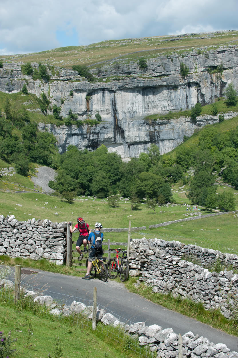 Image name 15ydnp malham mountainbiking 144 the 11 image from the post Walk: Malham Cove in Yorkshire.com.