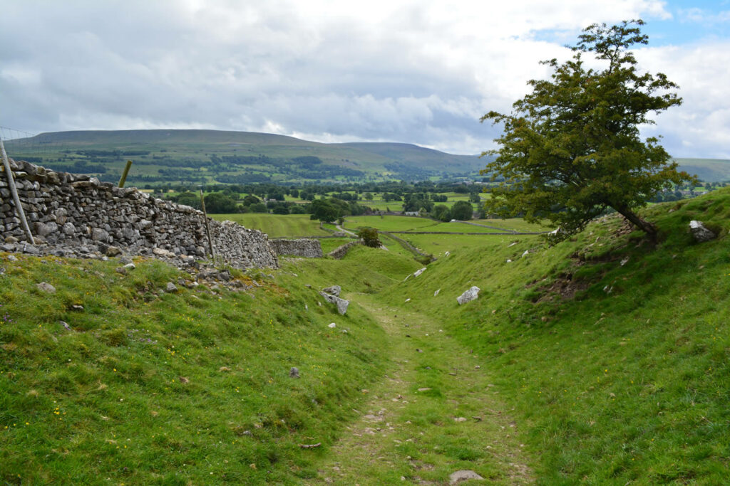 Image name aysgarth falls to bolton castle walk wensleydale north yorkshire the 1 image from the post Walk: Aysgarth Falls and Bolton Castle in Yorkshire.com.