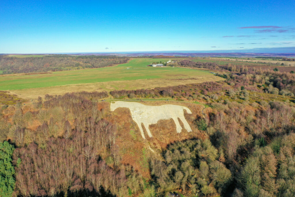 Image name kilburn white horse sutton bank thirsk yorkshire the 4 image from the post A look at the history of Kilburn White Horse, with Dr Emma Wells in Yorkshire.com.