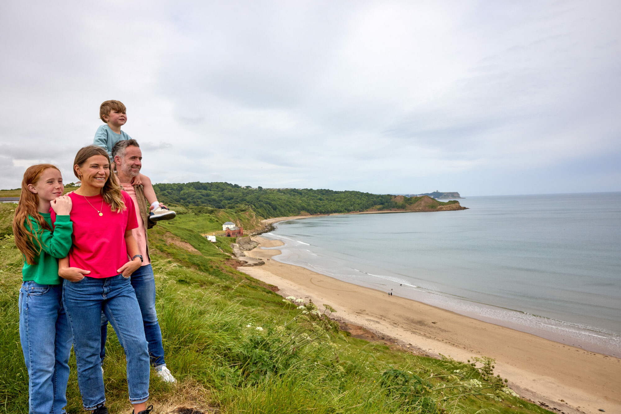 Image name rb Local Area Cayton Bay2592 40124 1 scaled the 19 image from the post Accommodation in Yorkshire.com.