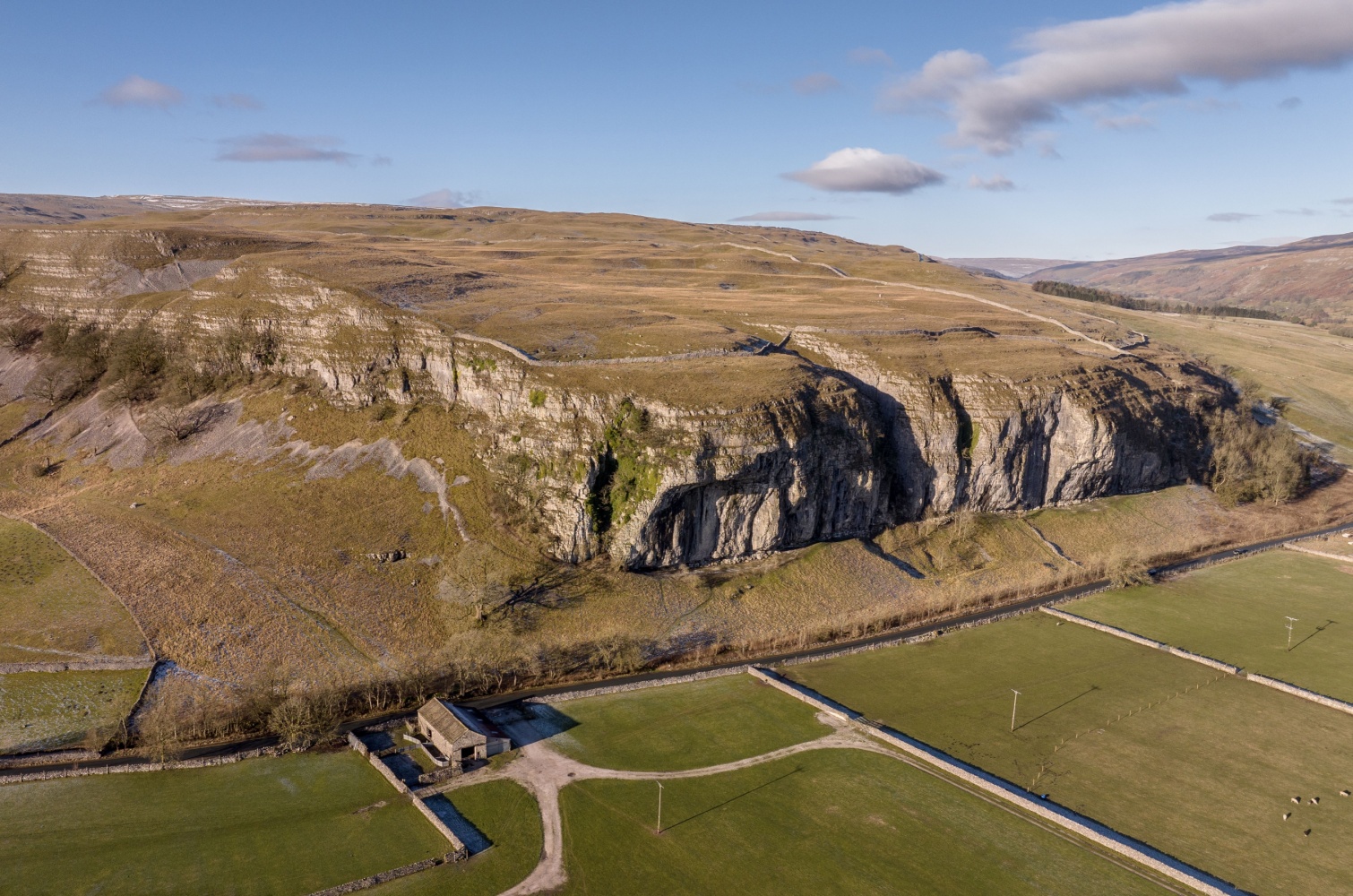 Image name kilnsey crag north yorkshire the 6 image from the post Kilnsey in Yorkshire.com.