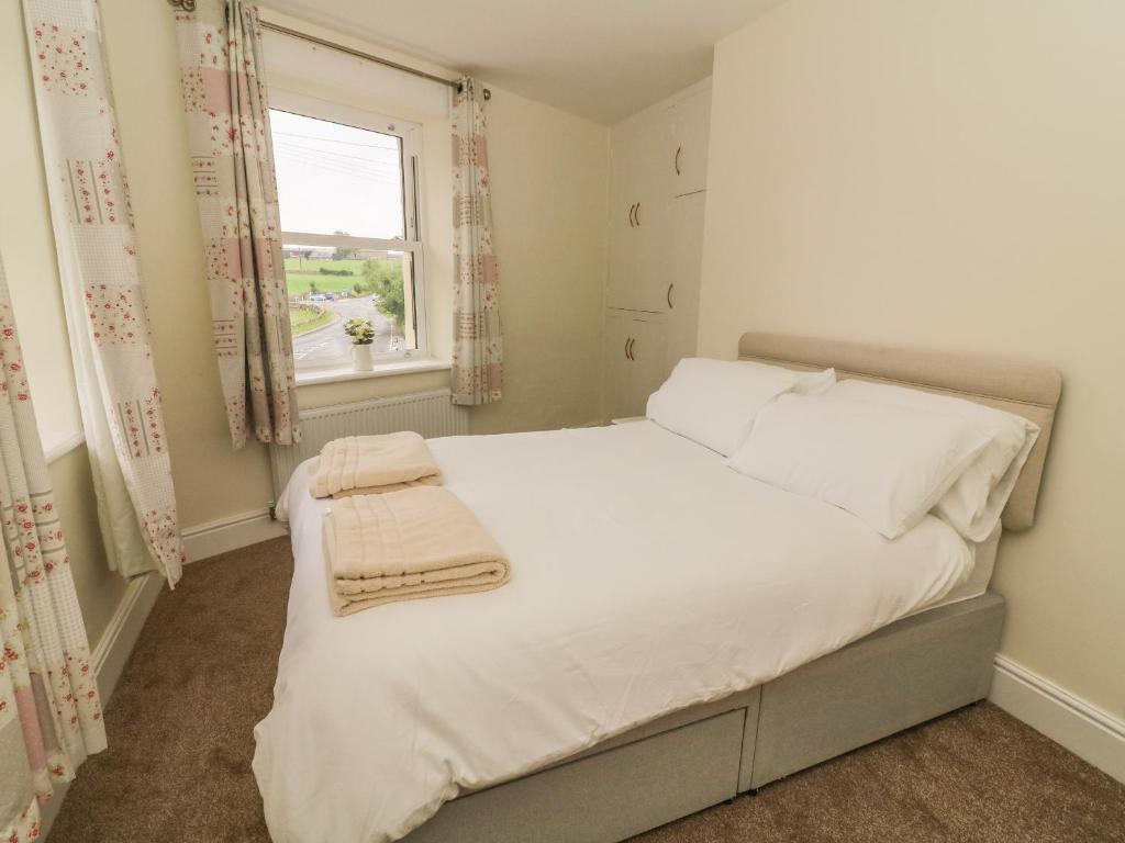East Stonelea Accommodation image 4 Image name bedroom east stonelea holiday cottage aysgarth north yorkshire the 1 image from the post East Stonelea in Yorkshire.com.