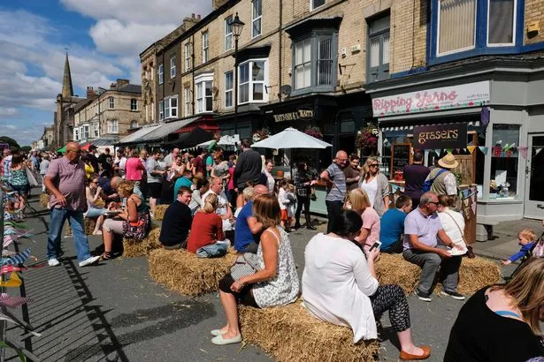 Saltburn Food Festival - An Amazing Yorkshire Food Experience Post image 1 Saltburn Food Festival attendees