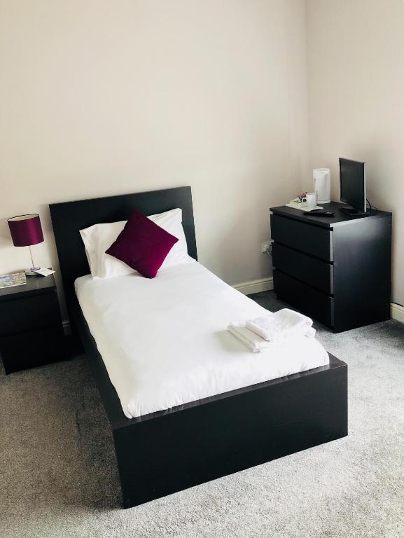 Image name bed the embassy hull the 1 image from the post The Embassy Hotel in Yorkshire.com.