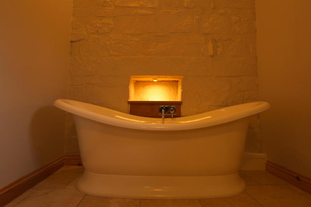 Sebright Cottage, Borrowby Farm Cottages Accommodation image 3 Image name bath borrowby yorkshire holiday let the 1 image from the post Sebright Cottage, Borrowby Farm Cottages in Yorkshire.com.