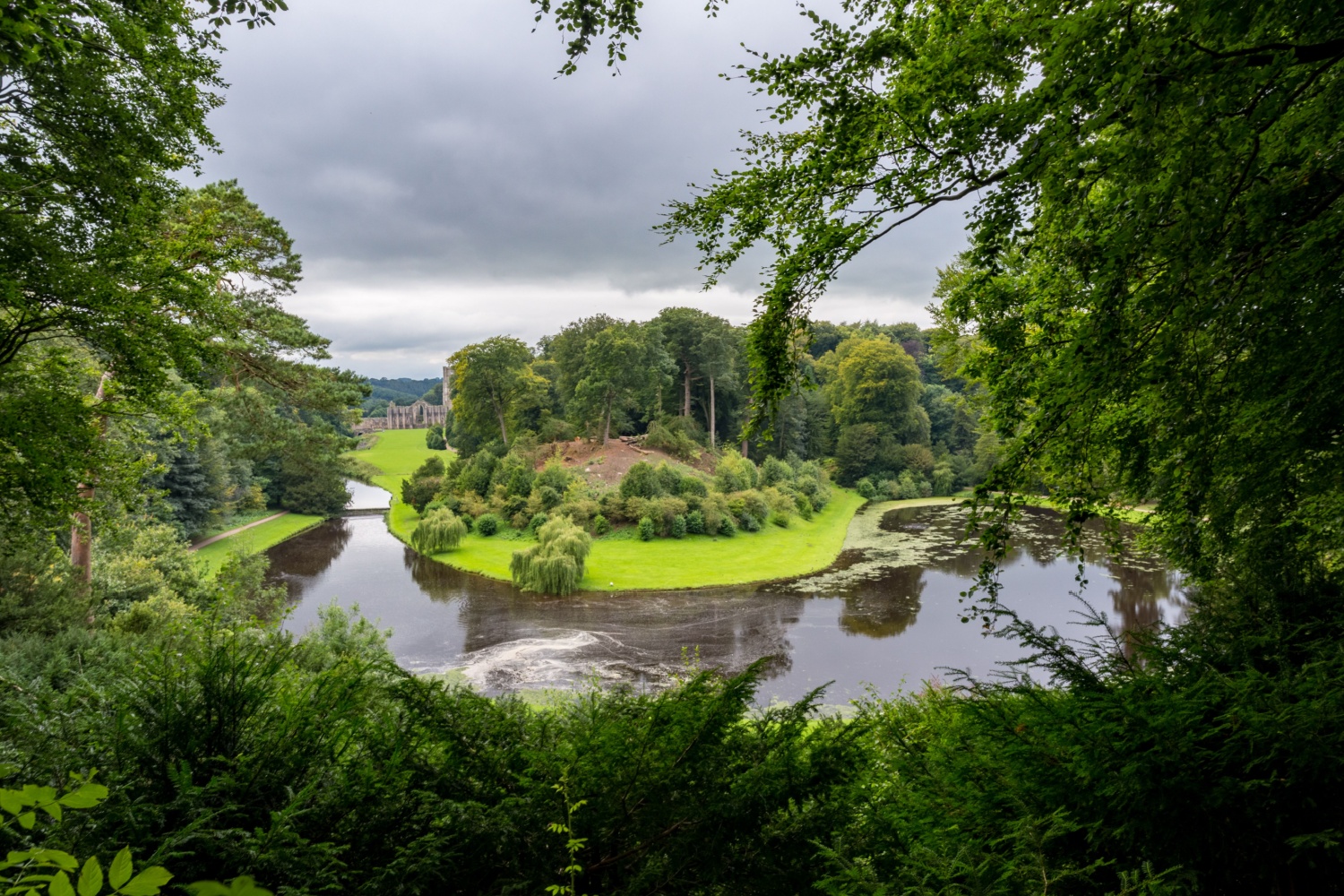 Image name fountains abbey bend in river the 24 image from the post Risplith in Yorkshire.com.