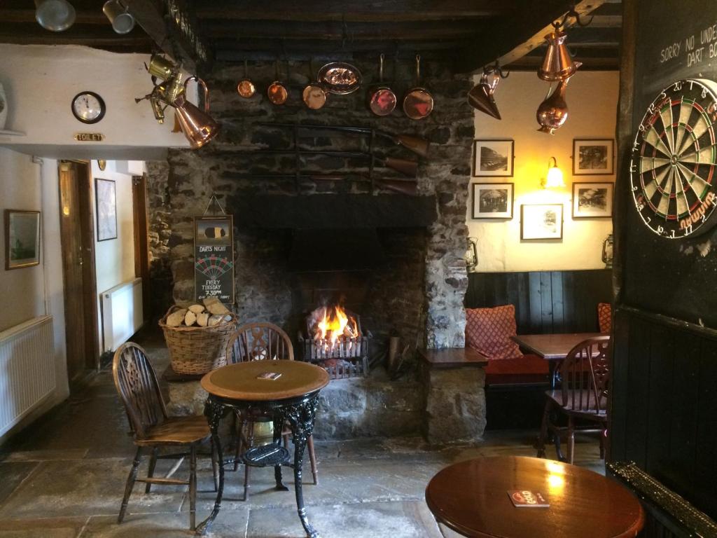Fox and hounds starbotton Accommodation image 2 Image name fox andhound starbotton fireplace yorkshire the 1 image from the post Fox and hounds starbotton in Yorkshire.com.