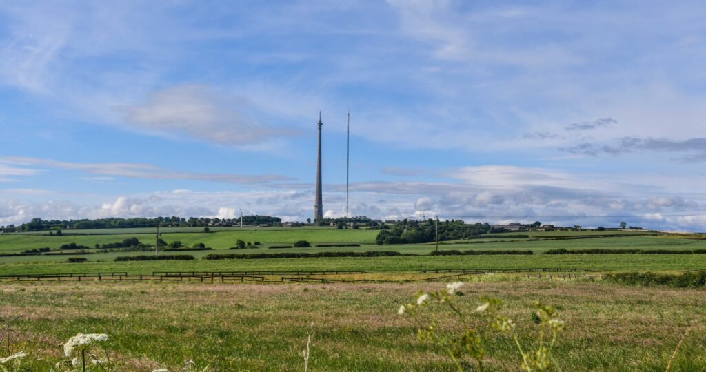 Image name emley moor mast the 2 image from the post Walk: The Kirklees Way in Yorkshire.com.