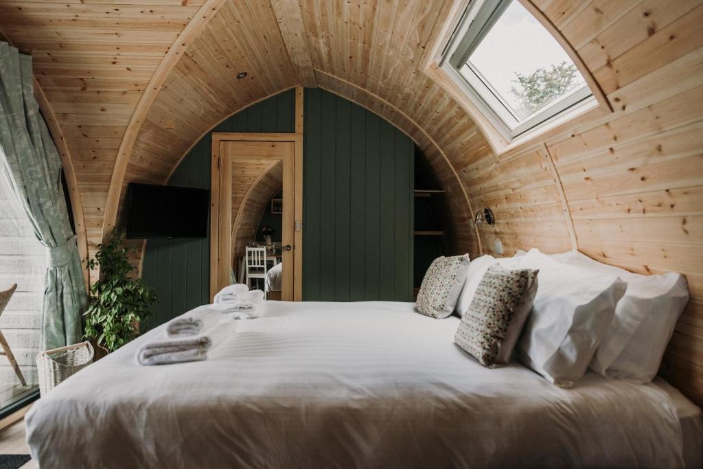 Last-minute summer bank holiday escapes in Yorkshire: book now before it's too late! Post image 2 Image name glamping pod manor court bridlington the 1 image from the post Last-minute summer bank holiday escapes in Yorkshire: book now before it's too late! in Yorkshire.com.