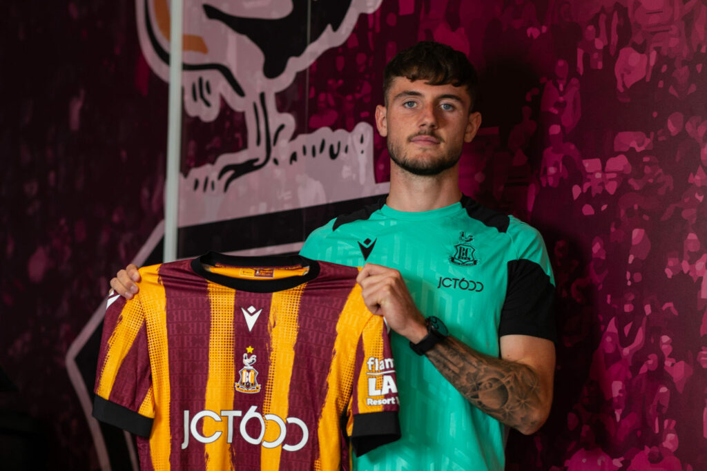 Bradford City Signs Olly Sanderson