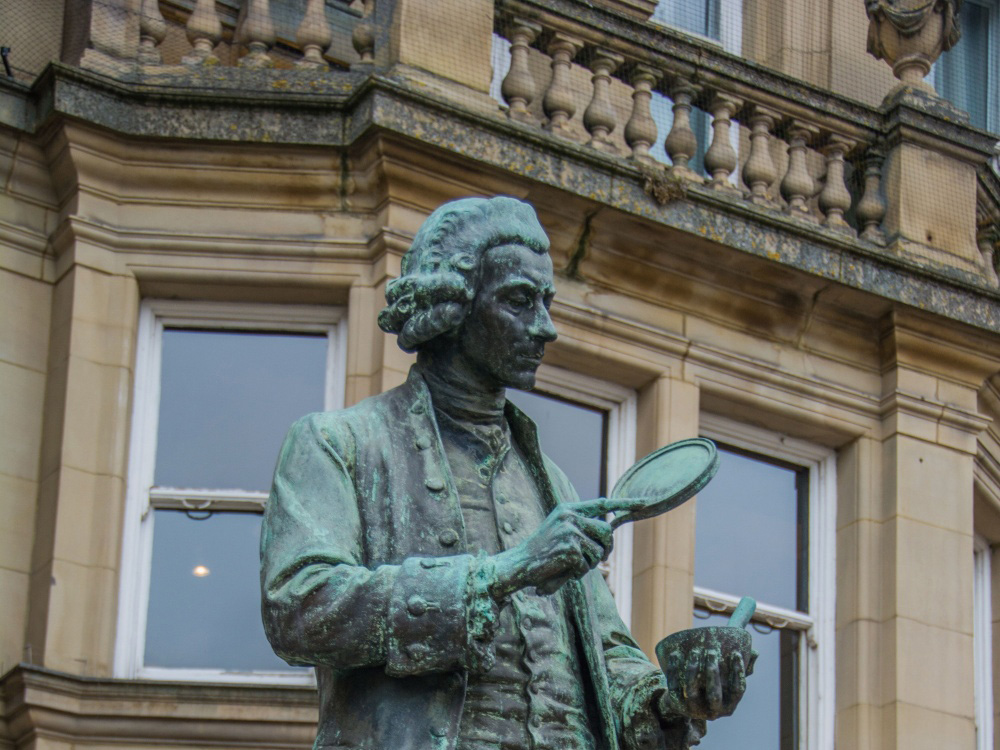 Image name joseph priestley leeds statue the 23 image from the post Exploring Joseph Priestley’s legacy in Yorkshire: a journey through science, faith, and reform in Yorkshire.com.