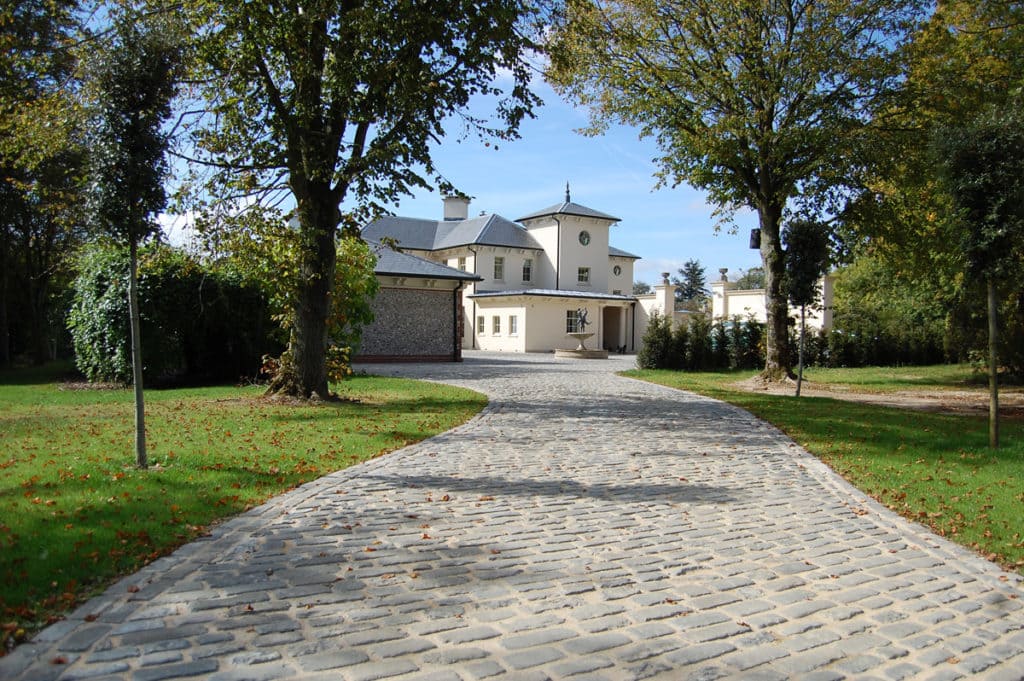 Britannia Stone Entity image 30 Image name Cobbled Driveway 1024x681 1 the 30 image from the post Britannia Stone in Yorkshire.com.