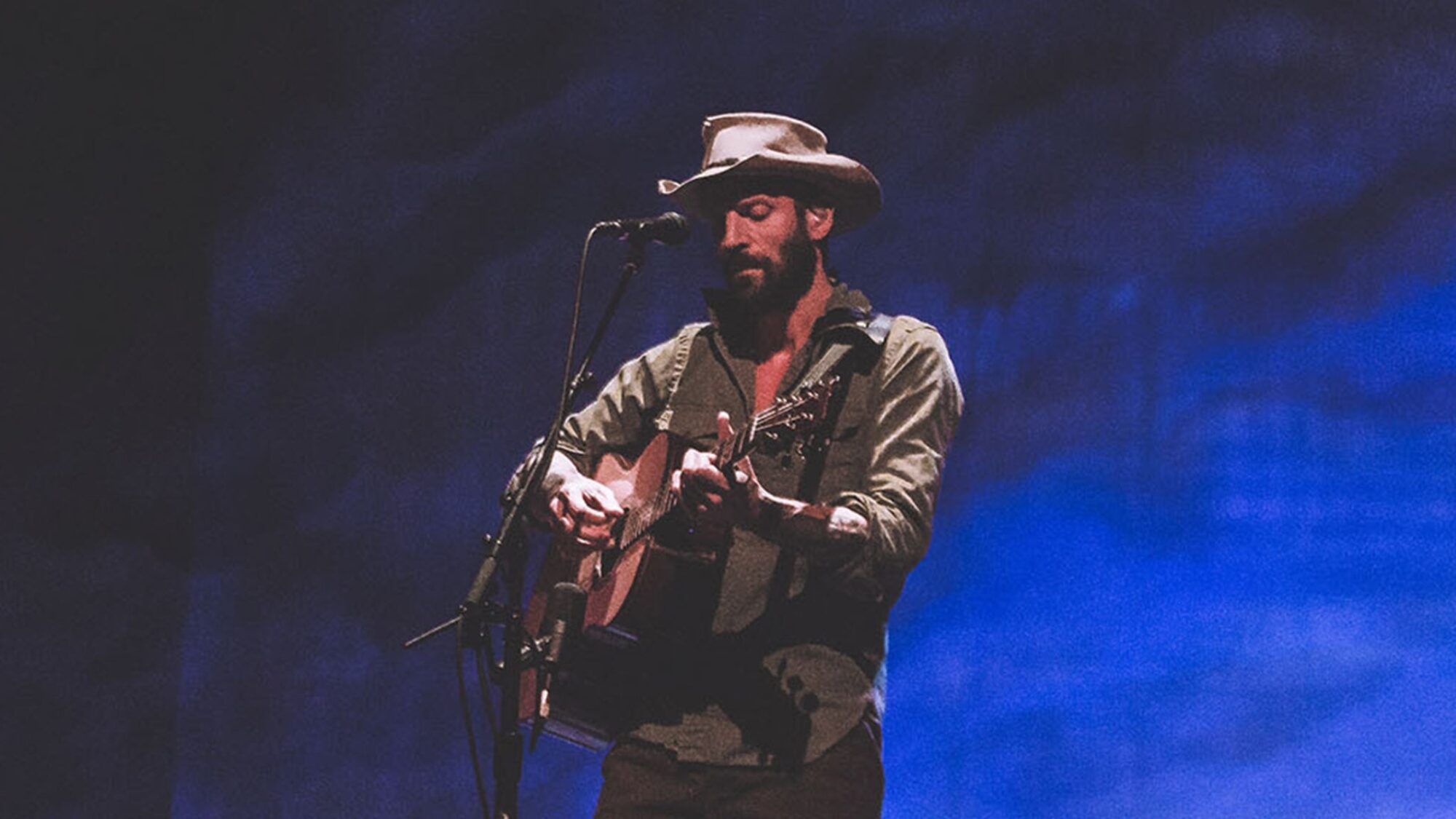 Image name Ray LaMontagne at Sheffield City Hall Oval Hall Sheffield the 1 image from the post Ray LaMontagne - Trouble 20th Anniversary Tour at Sheffield City Hall Oval Hall, Sheffield in Yorkshire.com.