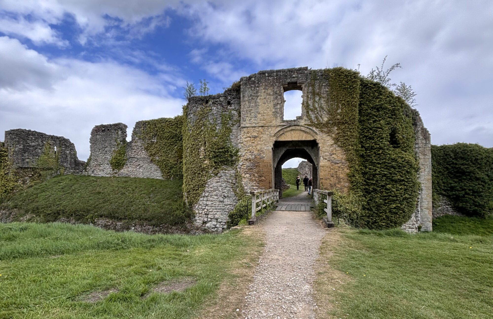 Image name helmsley castle gateway featured the 3 image from the post A look at the history of Helmsley Castle, with Dr Emma Wells in Yorkshire.com.