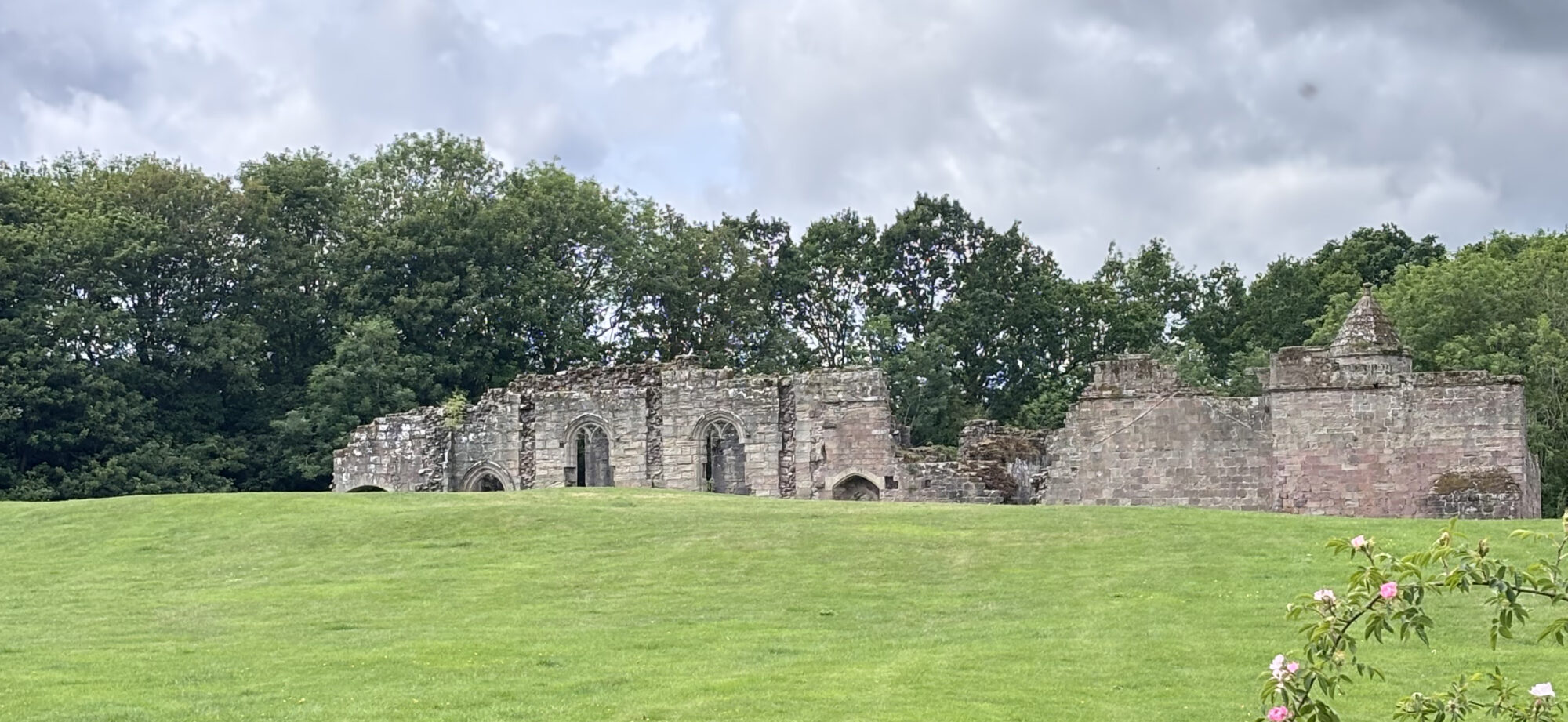 Image name spofforth castle featured the 2 image from the post A look at the history of Spofforth Castle, with Dr Emma Wells in Yorkshire.com.