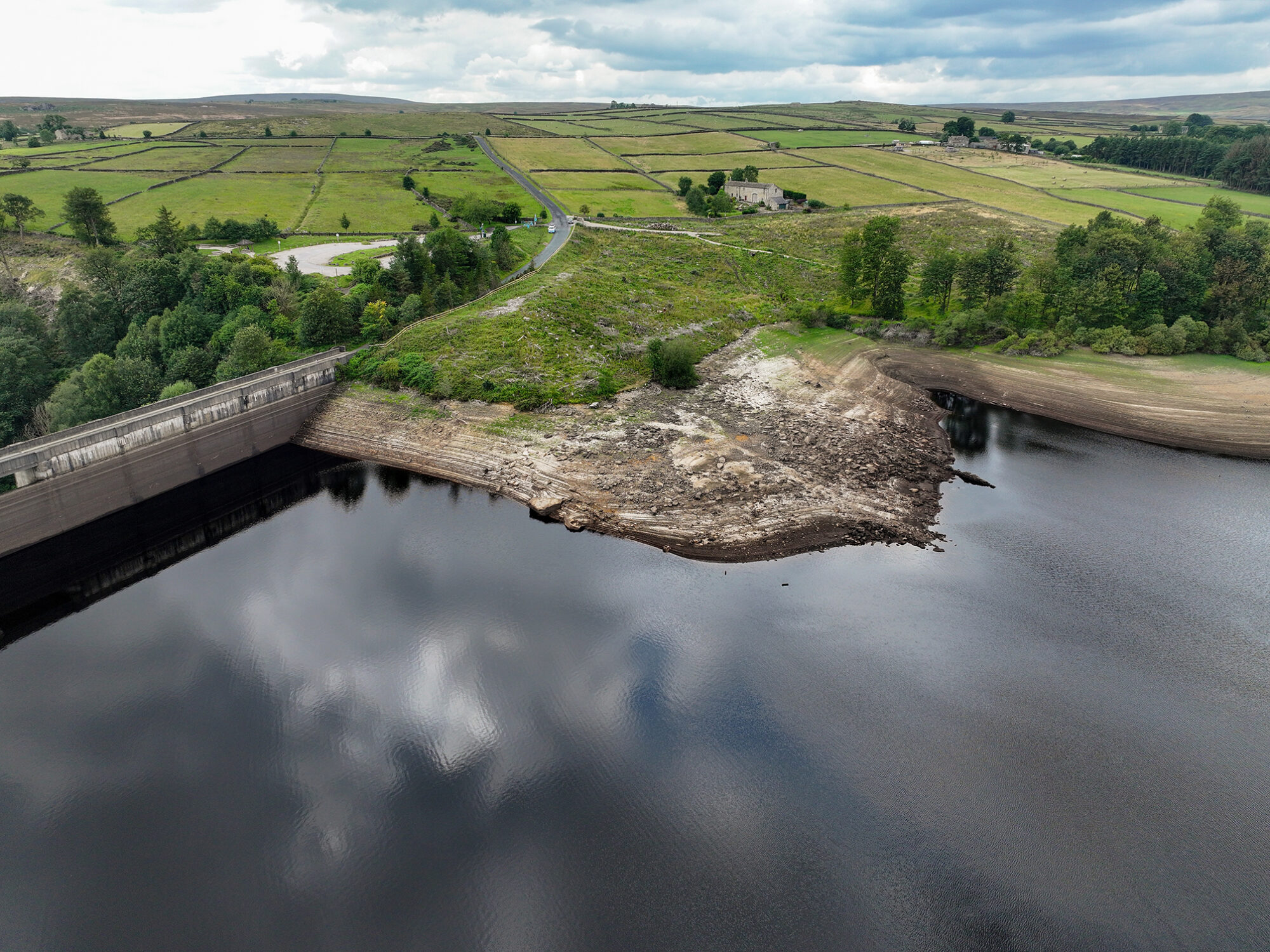 Image name thruscross reservoir yorkshire the 2 image from the post Walk: Yorkshire Heritage Way in Yorkshire.com.