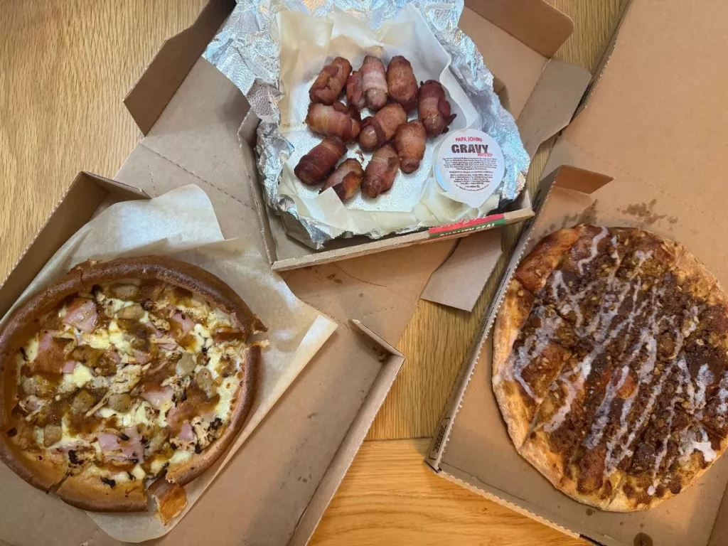 Papa Johns Yorkshire Pudding Pizza On The Christmas Menu: Any Good? Post image 1 Image name Papa Johnds the 1 image from the post Papa Johns Yorkshire Pudding Pizza On The Christmas Menu: Any Good? in Yorkshire.com.